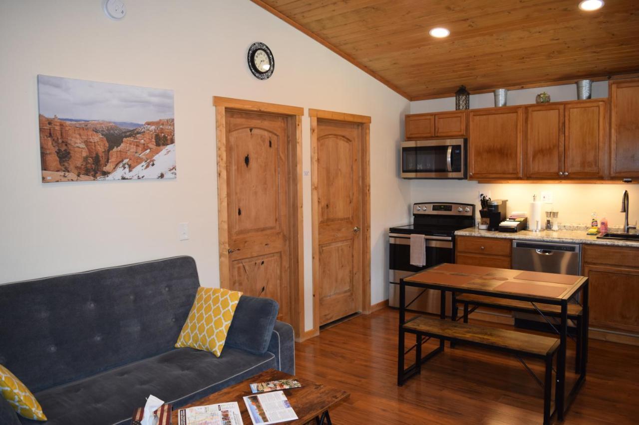 Log Cottages At Bryce Canyon #2 캐논빌 외부 사진