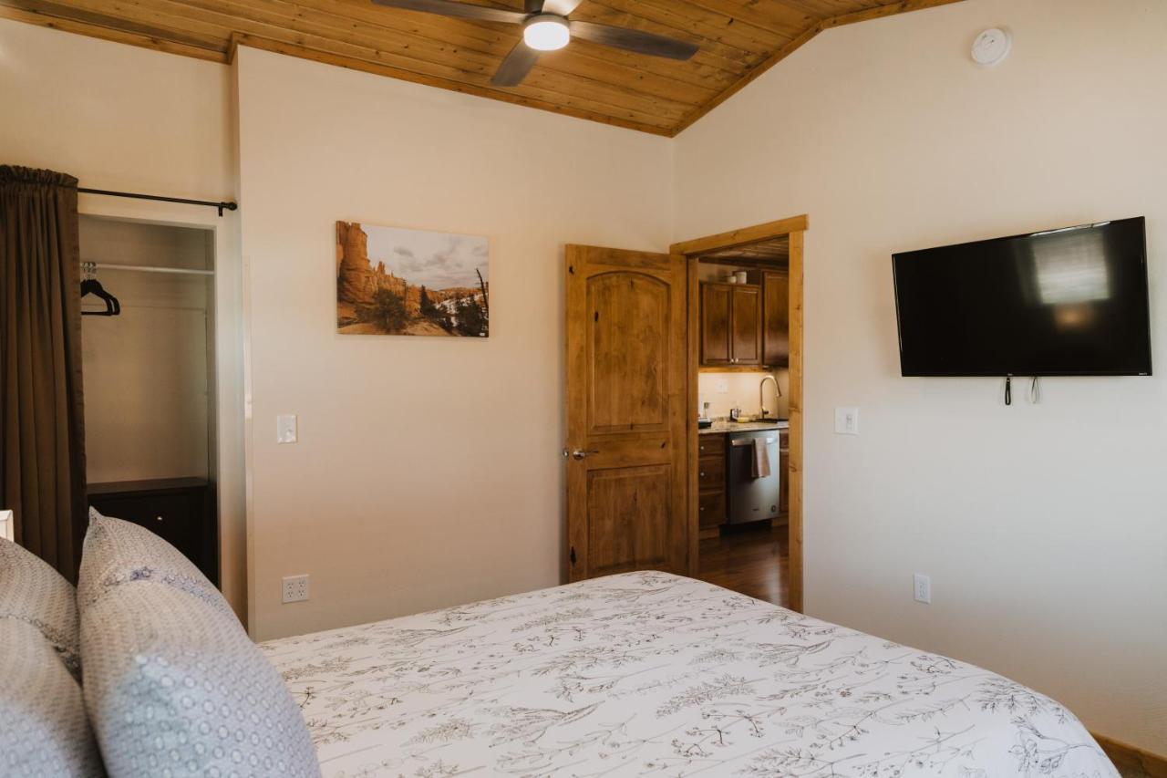 Log Cottages At Bryce Canyon #2 캐논빌 외부 사진